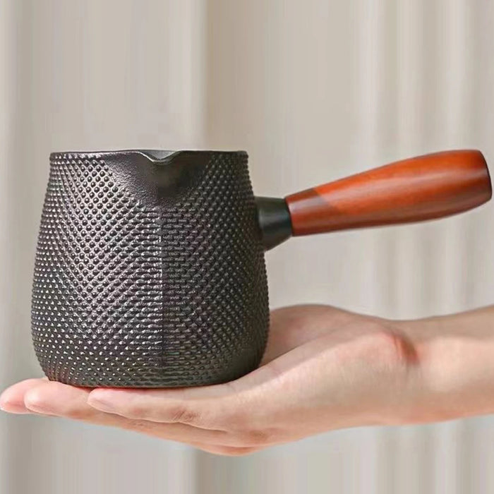 600ml Cast Iron Teapot with Wooden Handle — Stove-Top Brewing Kettle
